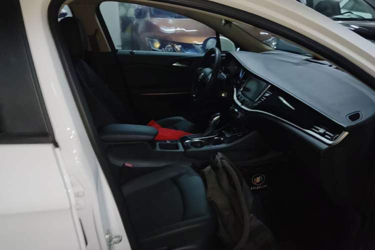 Used Buick Verano 2015 Sedan 20T Dual-Clutch Leading Model Right Front Seat