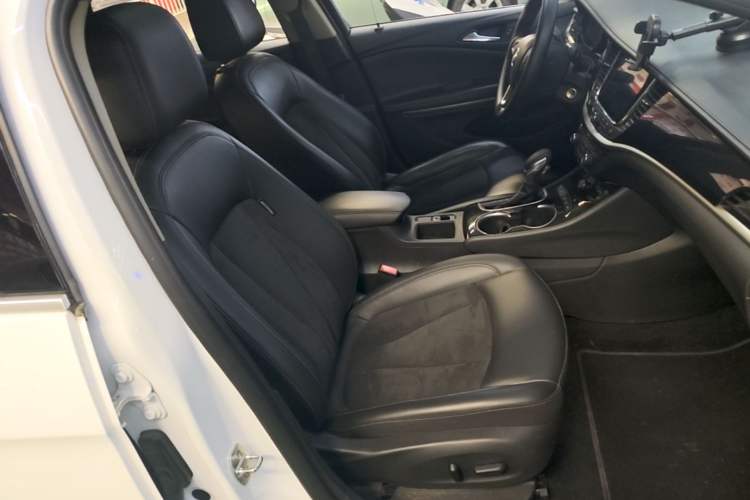 Used Buick Verano 2015 Sedan 20T Dual-Clutch Elite Model Right Front Seat