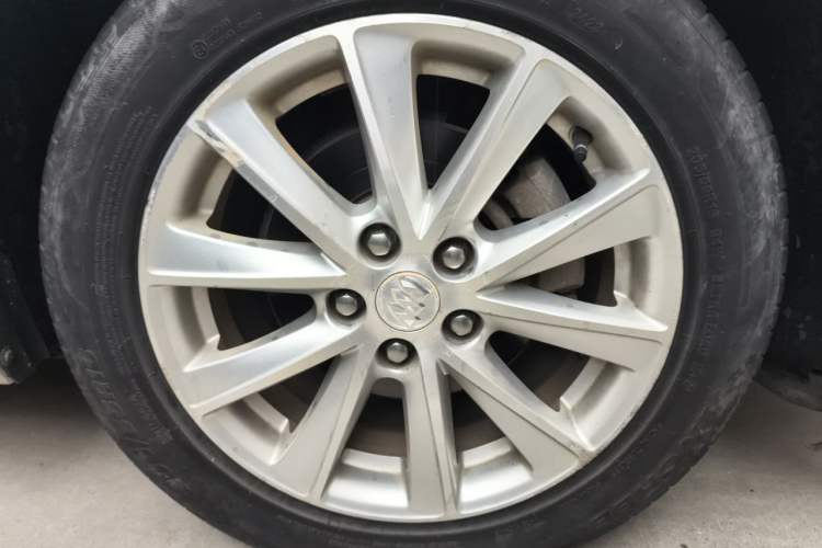 Used Buick Verano 2015 Sedan 20T Dual-Clutch Elite Model Right Front Wheel Hub