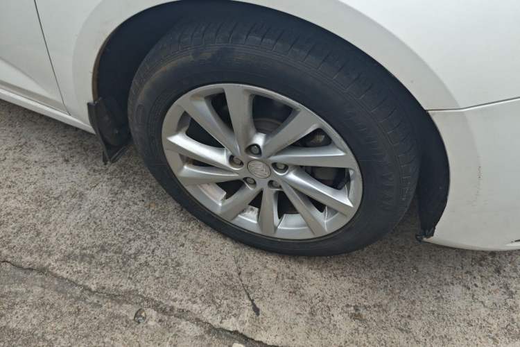 Used Buick Verano 2015 Sedan 15S Automatic Leading Model Right Front Wheel Hub