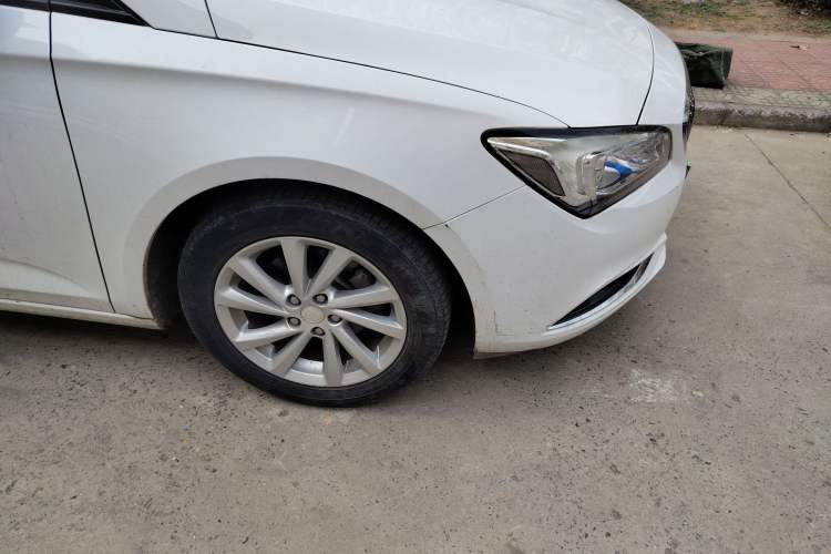 Used Buick Verano 2015 Sedan 15S Manual Entry-Level Model Right Front Wheel Hub