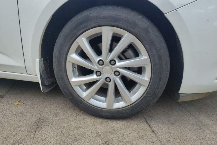 Used Buick Verano 2015 Sedan 15S Automatic Leading Model Right Front Wheel Hub