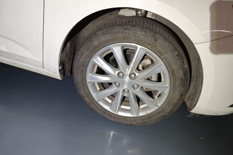Used Buick Verano 2015 Sedan 20T Dual-Clutch Leading Model Right Front Wheel Hub