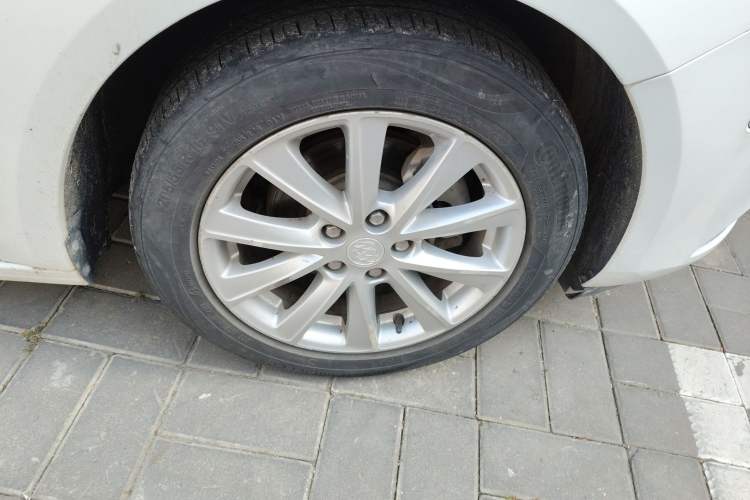 Used Buick Verano 2015 Sedan 20T Dual-Clutch Elite Model Right Front Wheel Hub