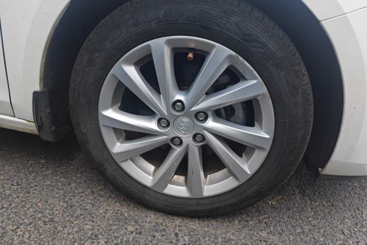 Used Buick Verano 2015 Sedan 15S Automatic Leading Model Right Front Wheel Hub