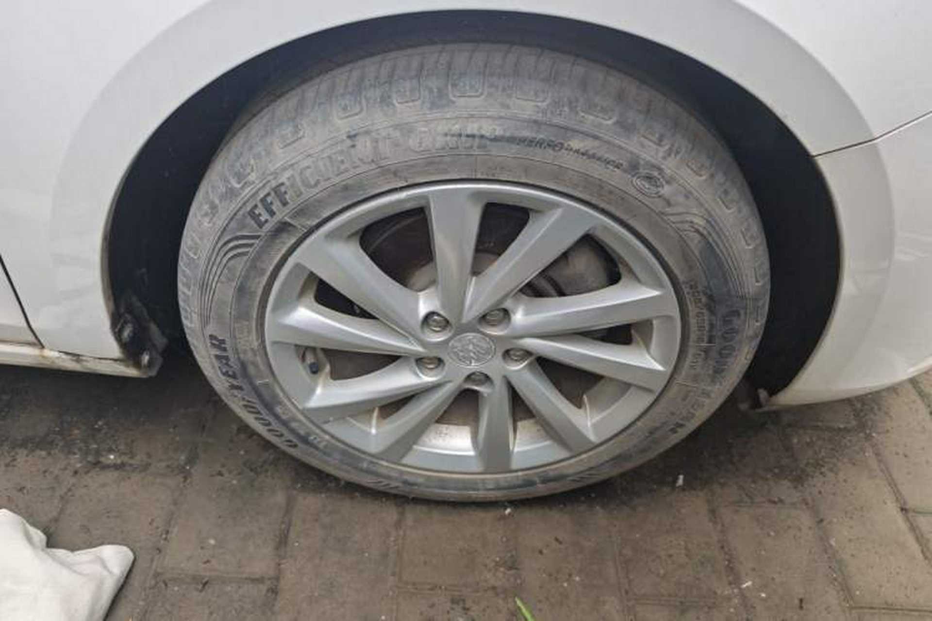Used Buick Verano 2015 Sedan 15S Automatic Leading Model Right Front Wheel Hub