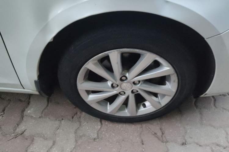 Used Buick Verano 2015 Sedan 15S Automatic Ambition Model Right Front Wheel Hub