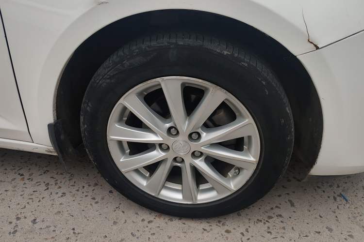 Used Buick Verano 2015 Sedan 20T Dual-Clutch Leading Model Right Front Wheel Hub