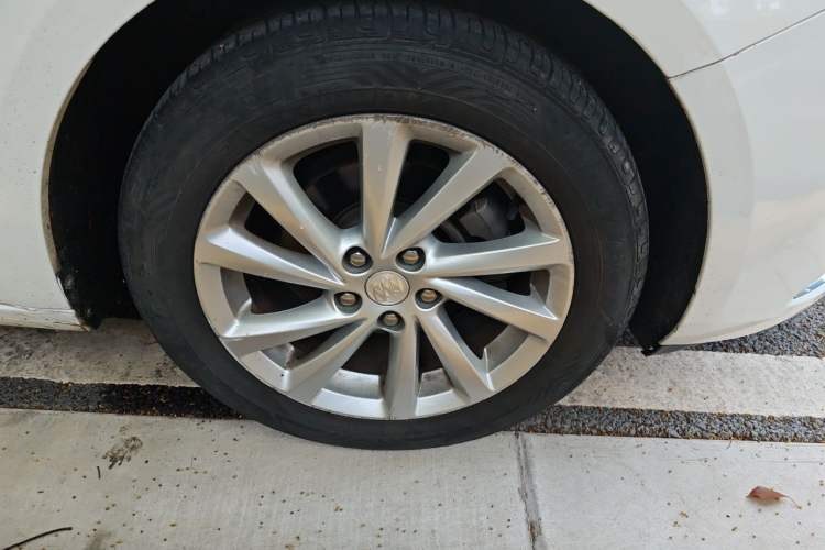 Used Buick Verano 2015 Sedan 15S Automatic Leading Model Right Front Wheel Hub