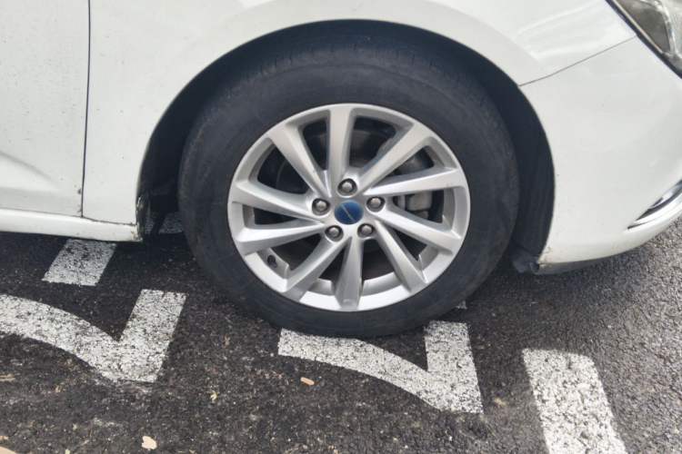 Used Buick Verano 2015 Sedan 15S Automatic Leading Model Right Front Wheel Hub