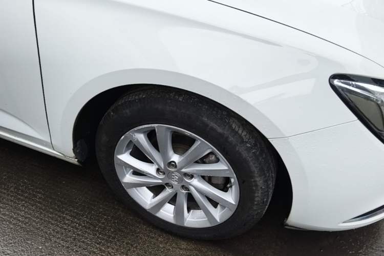 Used Buick Verano 2015 Sedan 15S Automatic Leading Model Right Front Wheel Hub