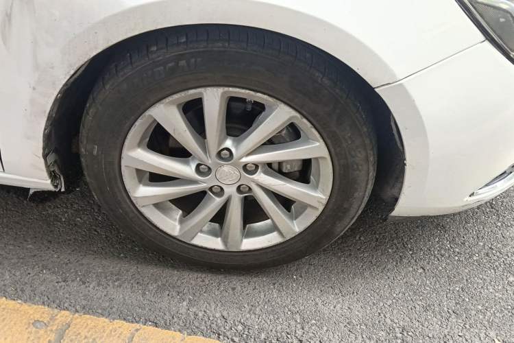 Used Buick Verano 2015 Sedan 15S Automatic Leading Model Right Front Wheel Hub
