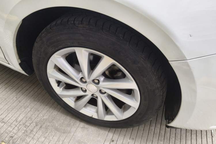Used Buick Verano 2015 Sedan 15S Automatic Leading Model Right Front Wheel Hub