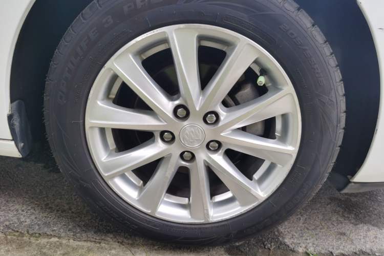 Used Buick Verano 2015 Sedan 20T Dual-Clutch Leading Model Right Front Wheel Hub