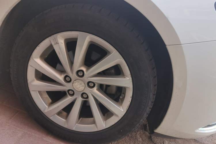 Used Buick Verano 2015 Sedan 15S Manual Entry-Level Model Right Front Wheel Hub