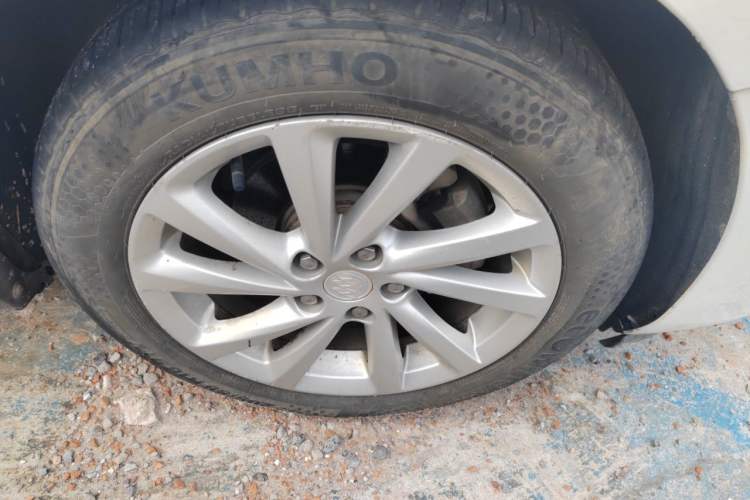 Used Buick Verano 2015 Sedan 15S Automatic Leading Model Right Front Wheel Hub