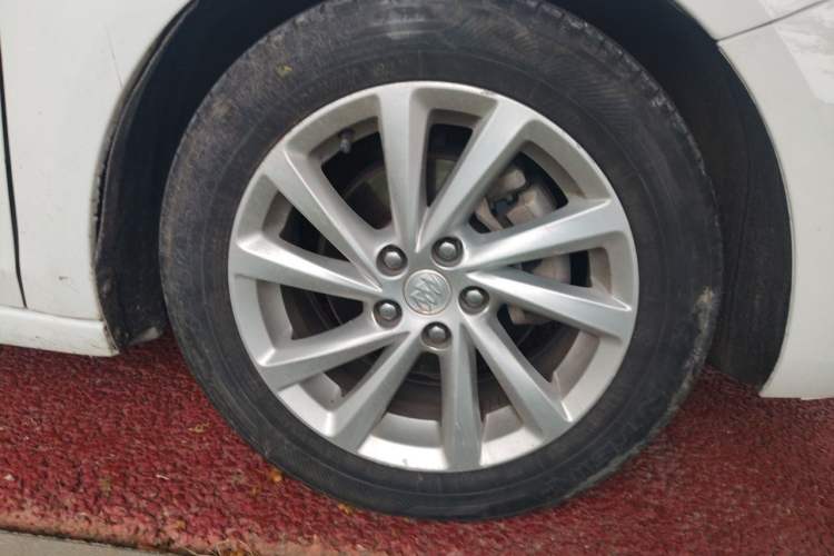 Used Buick Verano 2015 Sedan 15S Automatic Ambition Model Right Front Wheel Hub