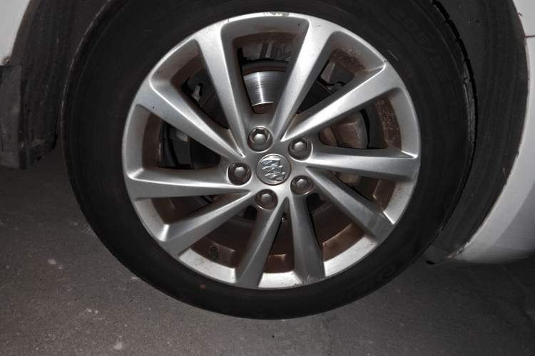 Used Buick Verano 2015 Sedan 15S Automatic Leading Model Right Front Wheel Hub