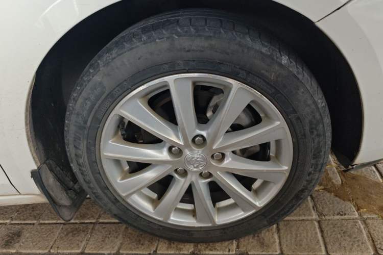 Used Buick Verano 2015 Sedan 20T Dual-Clutch Leading Model Right Front Wheel Hub