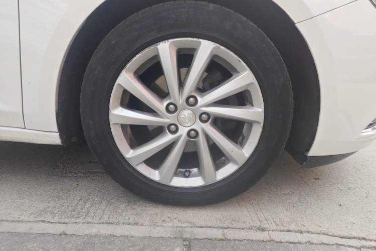 Used Buick Verano 2015 Sedan 15S Manual Leading Model Right Front Wheel Hub