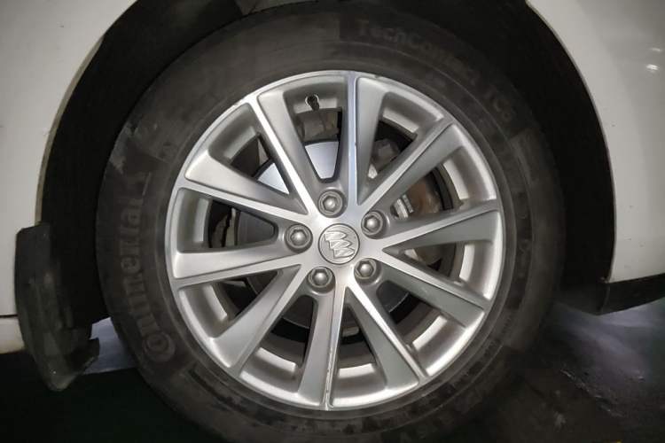 Used Buick Verano 2015 Sedan 20T Dual-Clutch Leading Model Right Front Wheel Hub