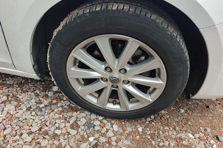 Used Buick Verano 2015 Sedan 20T Dual-Clutch Elite Model Right Front Wheel Hub