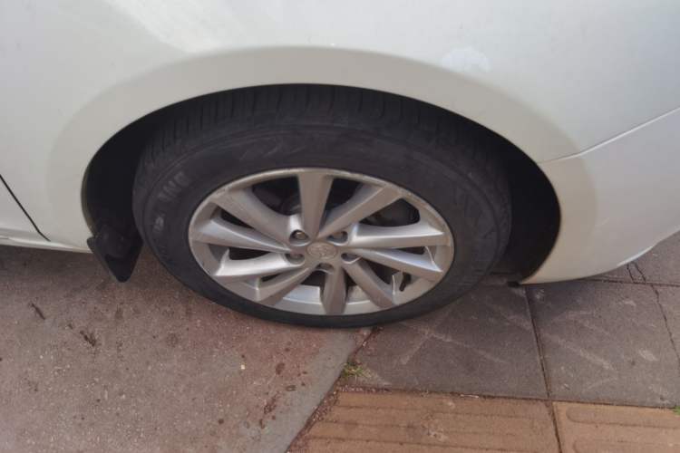 Used Buick Verano 2015 Sedan 15S Automatic Leading Model Right Front Wheel Hub