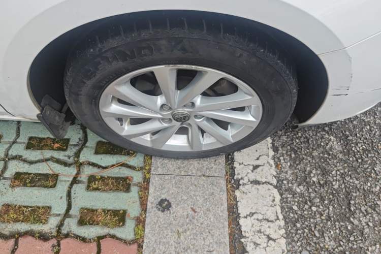 Used Buick Verano 2015 Sedan 15S Automatic Ambition Model Right Front Wheel Hub