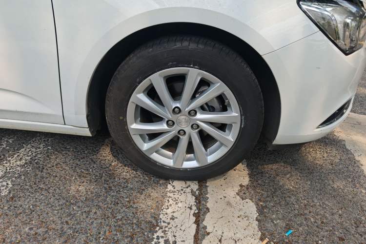 Used Buick Verano 2015 Sedan 15S Automatic Leading Model Right Front Wheel Hub