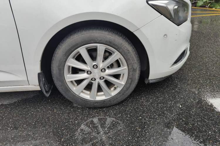 Used Buick Verano 2015 Sedan 20T Dual-Clutch Elite Model Right Front Wheel Hub