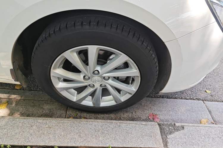 Used Buick Verano 2015 Sedan 15S Automatic Leading Model Right Front Wheel Hub