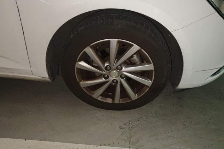 Used Buick Verano 2015 Sedan 15S Automatic Leading Model Right Front Wheel Hub