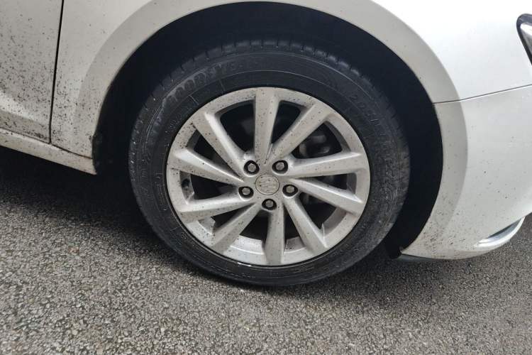 Used Buick Verano 2015 Sedan 15S Automatic Leading Model Right Front Wheel Hub