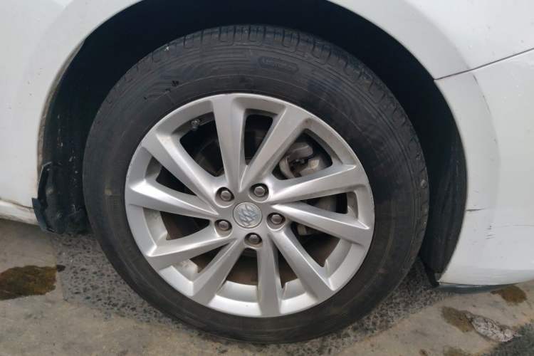 Used Buick Verano 2015 Sedan 15S Automatic Leading Model Right Front Wheel Hub