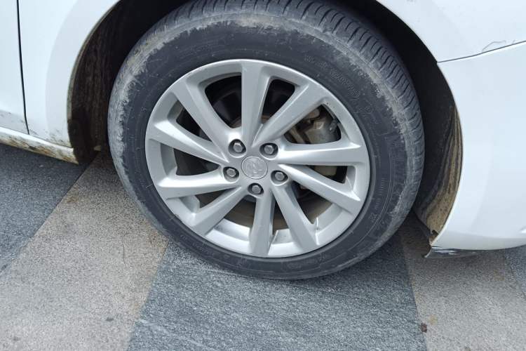 Used Buick Verano 2015 Sedan 15S Automatic Leading Model Right Front Wheel Hub