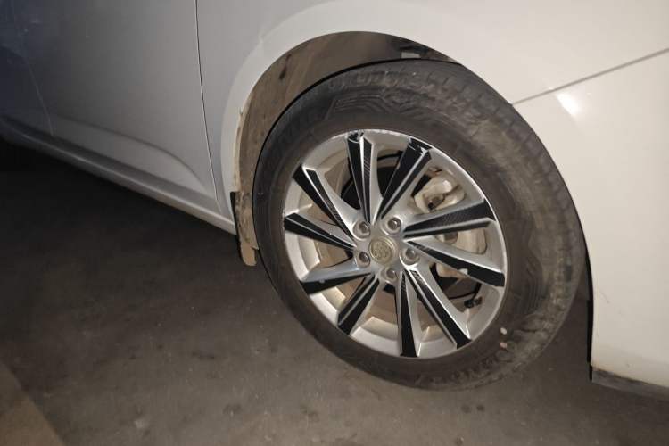 Used Buick Verano 2015 Sedan 15S Manual Entry-Level Model Right Front Wheel Hub