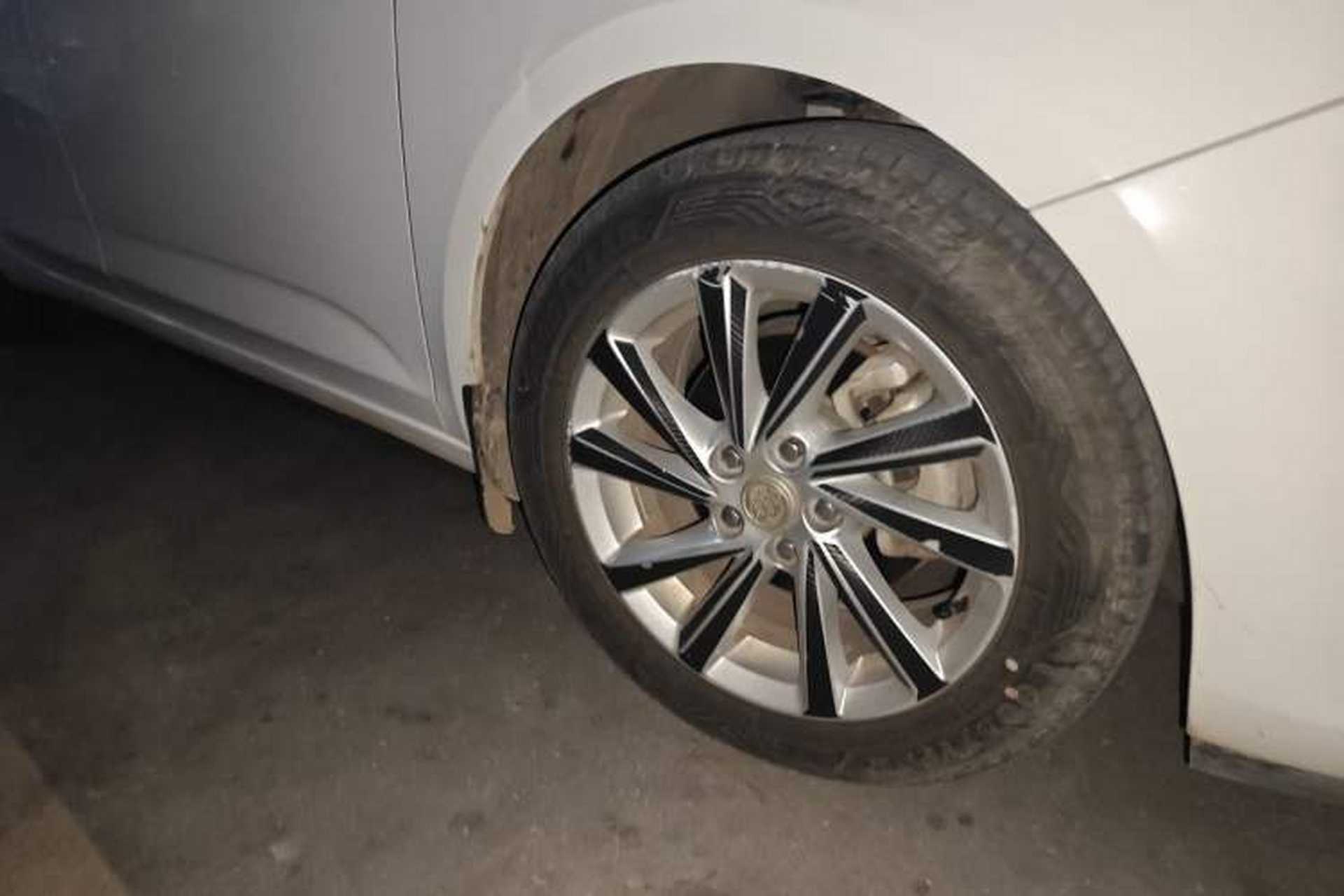 Used Buick Verano 2015 Sedan 15S Manual Entry-Level Model Right Front Wheel Hub
