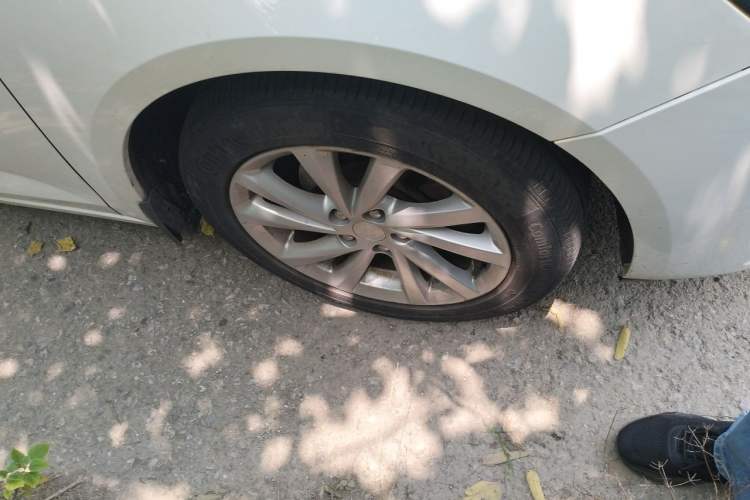 Used Buick Verano 2015 Sedan 15S Manual Leading Model Right Front Wheel Hub
