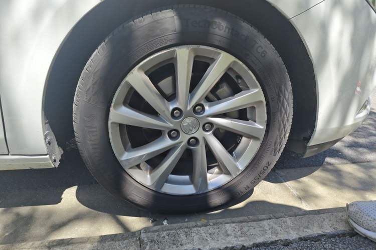 Used Buick Verano 2015 Sedan 15S Automatic Leading Model Right Front Wheel Hub