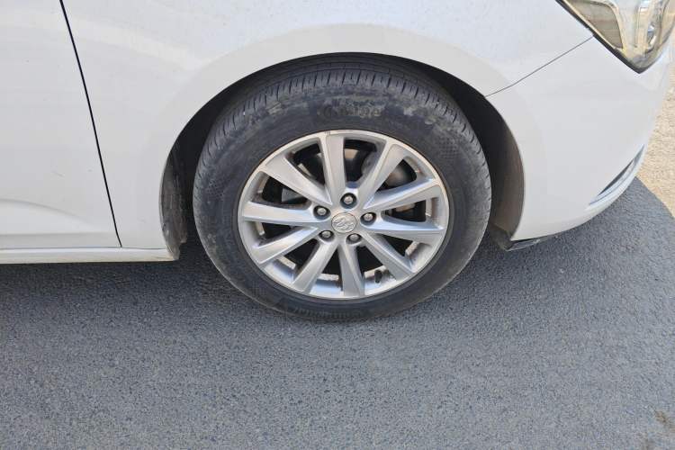 Used Buick Verano 2015 Sedan 20T Dual-Clutch Leading Model Right Front Wheel Hub