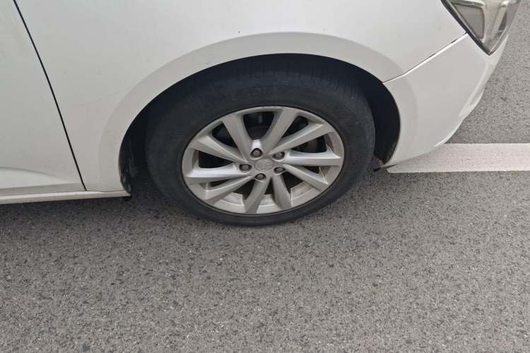 Used Buick Verano 2015 Sedan 15S Automatic Ambition Model Right Front Wheel Hub