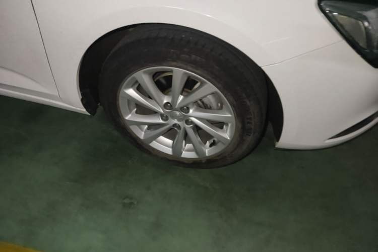 Used Buick Verano 2015 Sedan 15S Automatic Leading Model Right Front Wheel Hub
