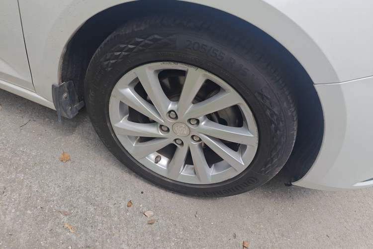 Used Buick Verano 2015 Sedan 15S Automatic Leading Model Right Front Wheel Hub