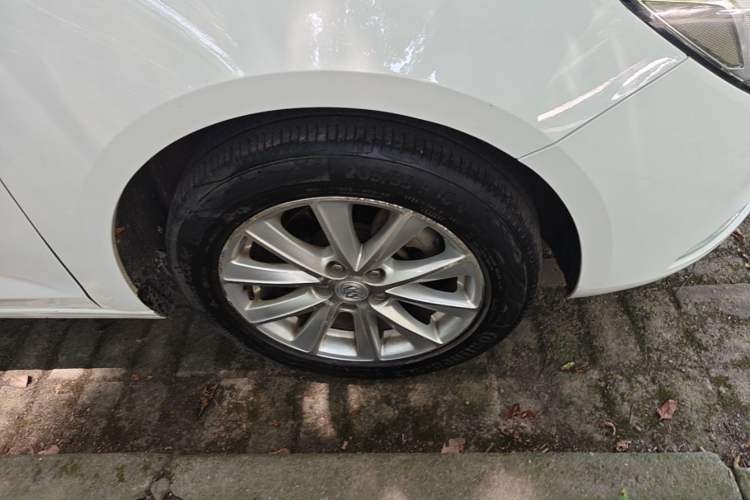 Used Buick Verano 2015 Sedan 20T Dual-Clutch Leading Model Right Front Wheel Hub