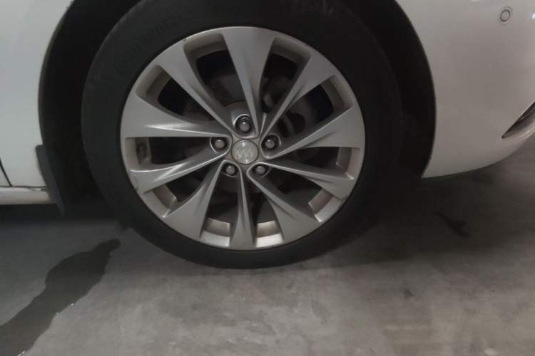Used Buick Verano 2015 Sedan 20T Dual-Clutch Flagship Model Right Front Wheel Hub