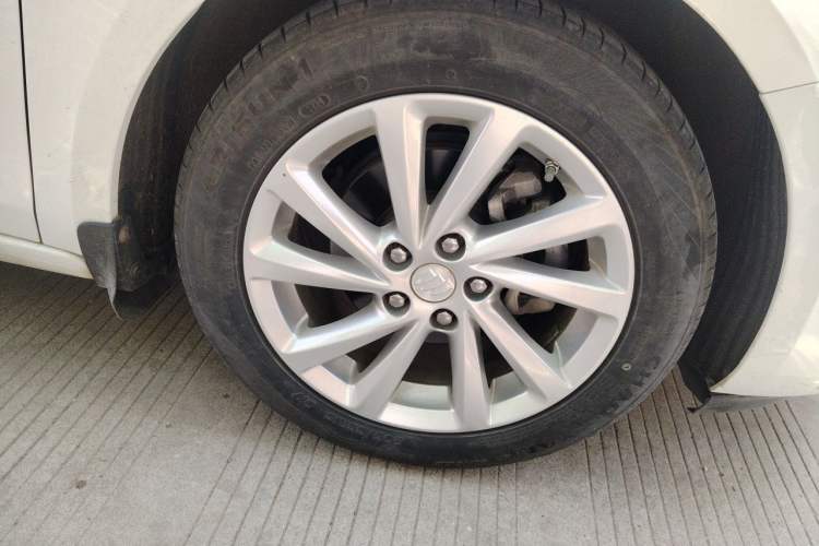 Used Buick Verano 2015 Sedan 15S Automatic Ambition Model Right Front Wheel Hub