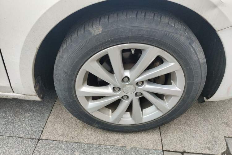 Used Buick Verano 2015 Sedan 15S Automatic Leading Model Right Front Wheel Hub
