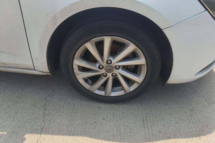 Used Buick Verano 2015 Sedan 15S Manual Leading Model Right Front Wheel Hub