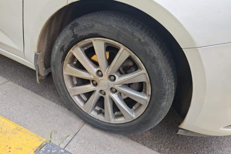 Used Buick Verano 2015 Sedan 20T Dual-Clutch Elite Model Right Front Wheel Hub