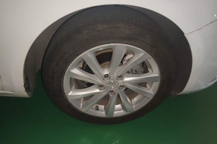 Used Buick Verano 2015 Sedan 15S Automatic Leading Model Right Front Wheel Hub